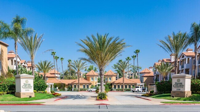 Building Photo - Corner condo in the highly desirable River Colony community!