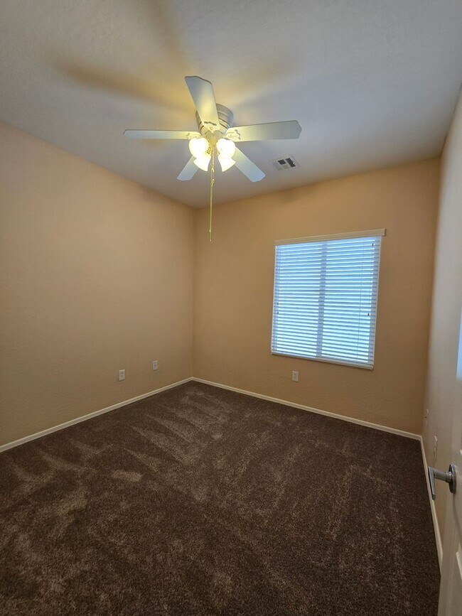 Building Photo - 3 BED / 2 BATH SINGLE STORY HOME IN SUN CI...