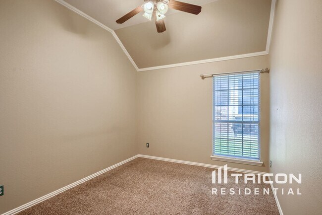 Building Photo - 6018 Holly Crest Ln