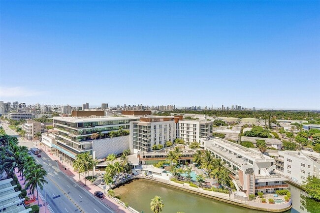 Building Photo - 102 NE 24th St