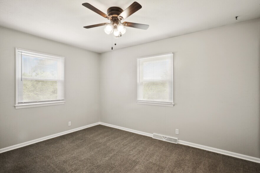 Building Photo - 1218 Sunset Dr