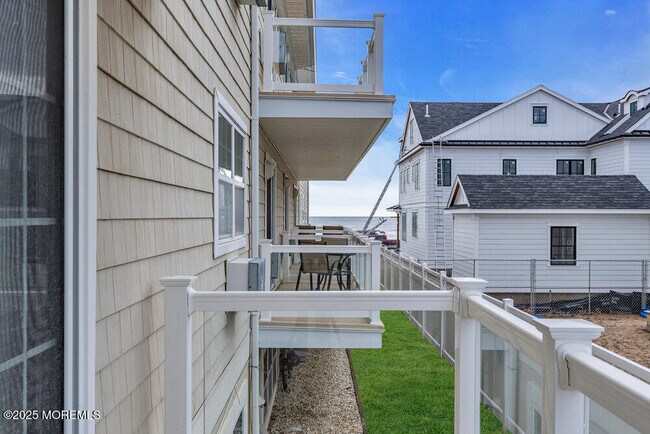 Building Photo - 809 Ocean Ave N