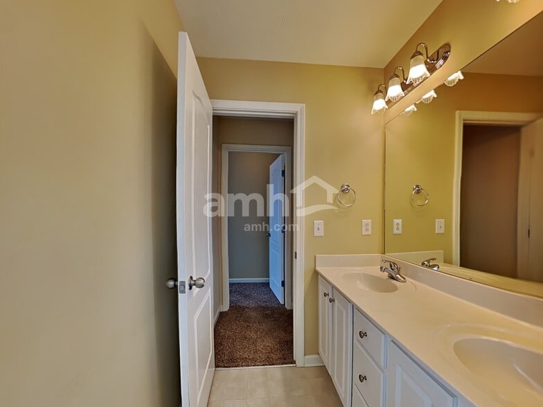 Building Photo - 3146 Jenkins Dr
