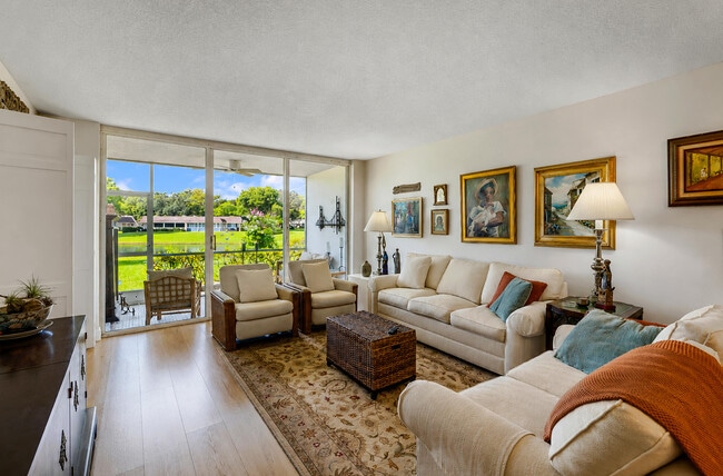 Building Photo - 3621 Oaks Clubhouse Dr