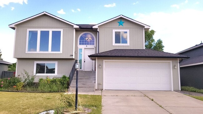 Primary Photo - Gorgeous Split Level with Fenced Backyard