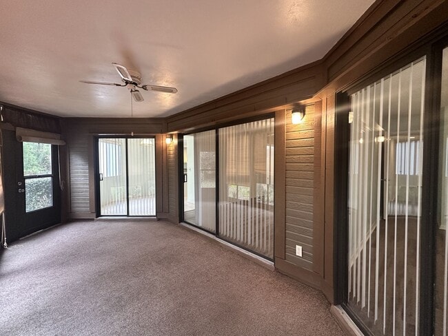 Building Photo - Woodhaven 1st Floor end unit