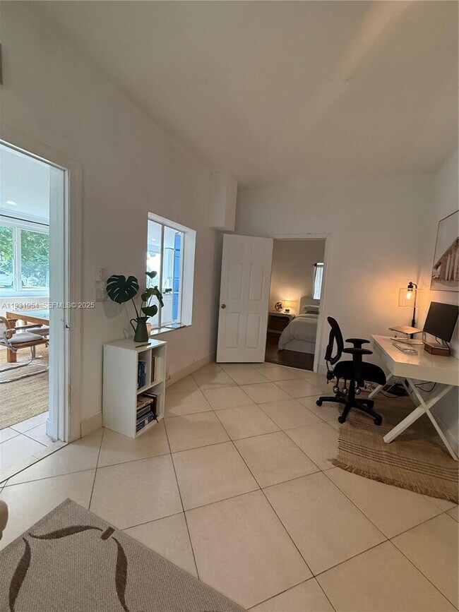 Building Photo - 318 SW 15th St