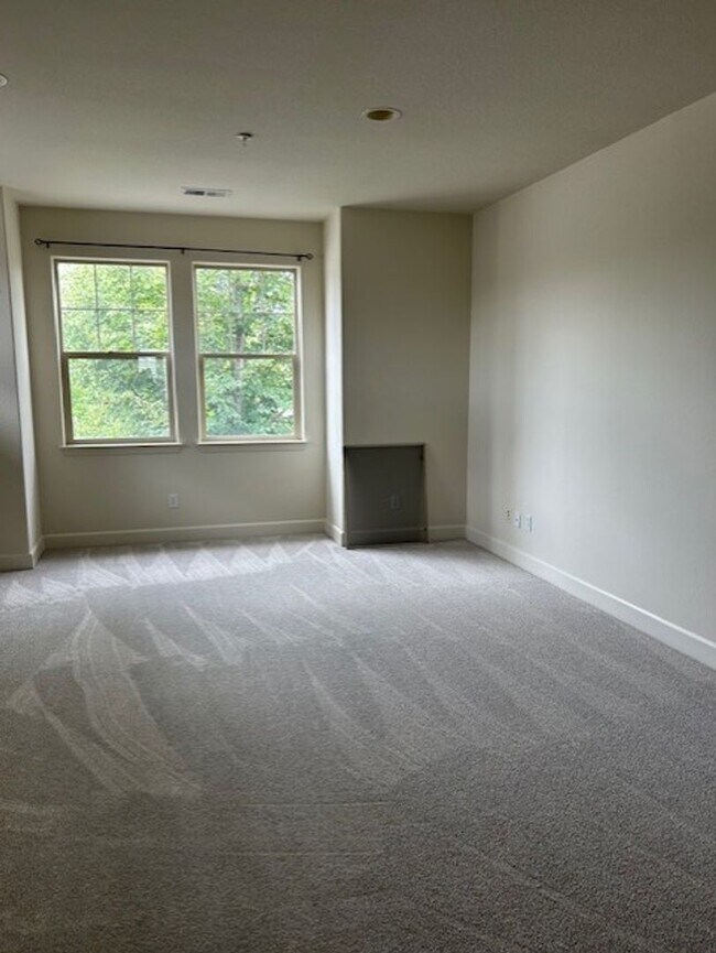 Building Photo - 6652 Aston Cir