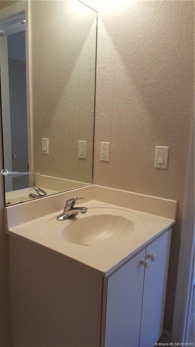 Building Photo - 1260 SE 31st Ct