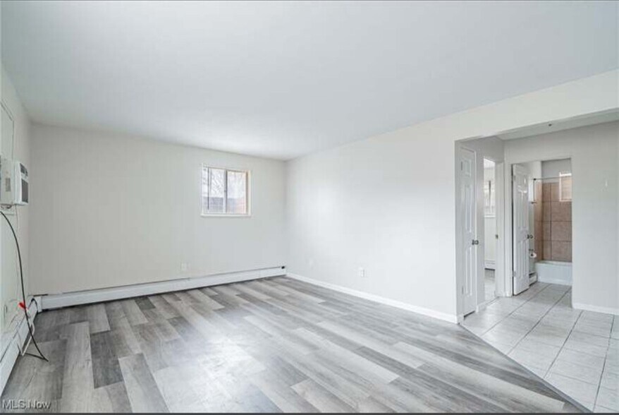 Living room - 365 Argyle Ave