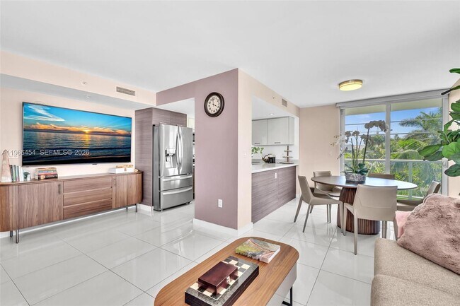 Building Photo - 9901 E Bay Harbor Dr