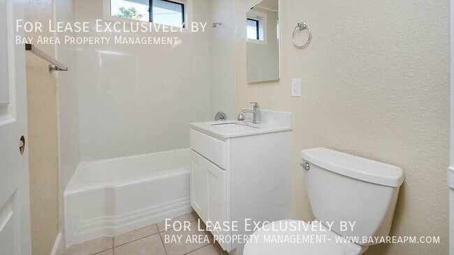 Building Photo - 286 Elm St