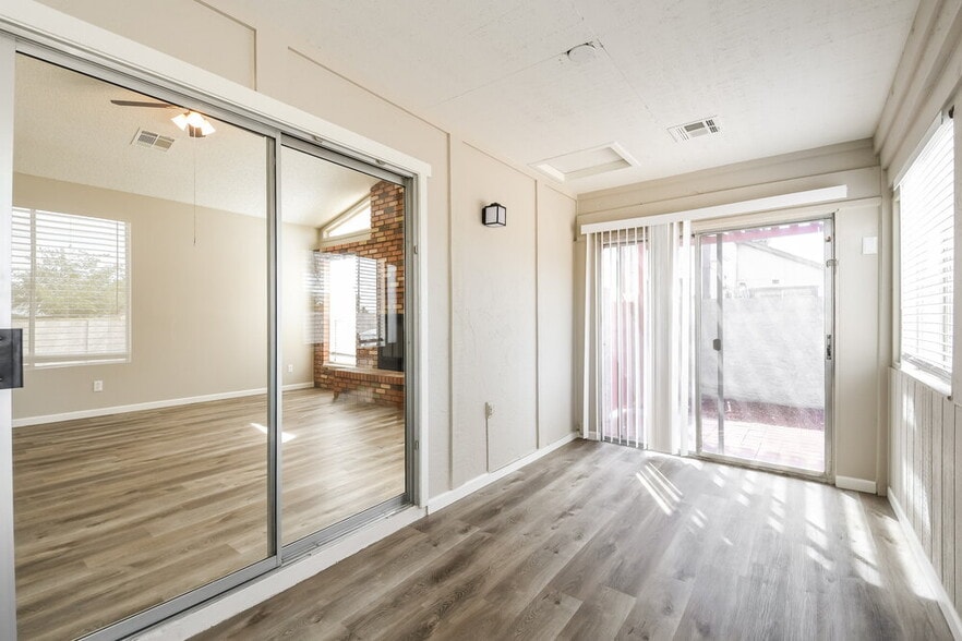 Building Photo - 20610 N 6th Dr