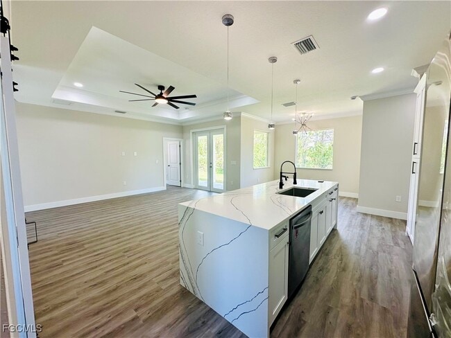 Building Photo - 771 Gaylord Ave S