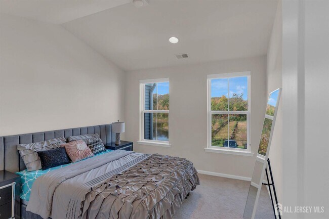 Building Photo - 29 Beachwood Dr