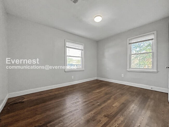 Building Photo - 3 Bed, 2 Bath Home with Carport / Pet-Friendly / Coming Soon!