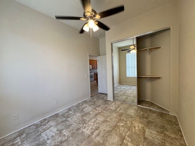 Building Photo - 3 Bedroom Exec Home Bullhead Parkway close...