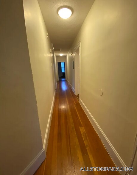 Building Photo - 11 Barrows St