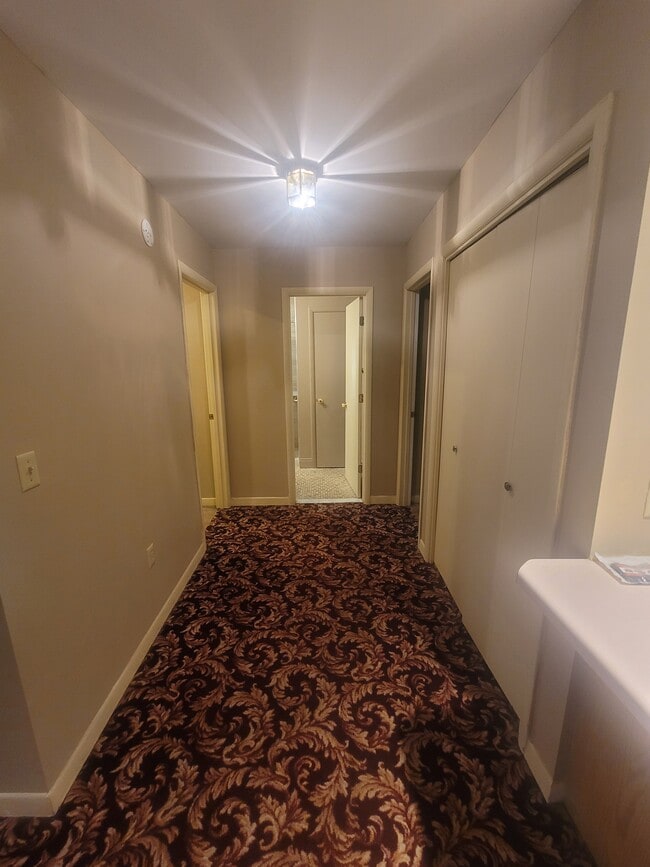 Building Photo - 106 Quail Dr