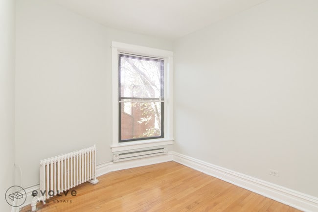 Building Photo - 428 W Belden Ave
