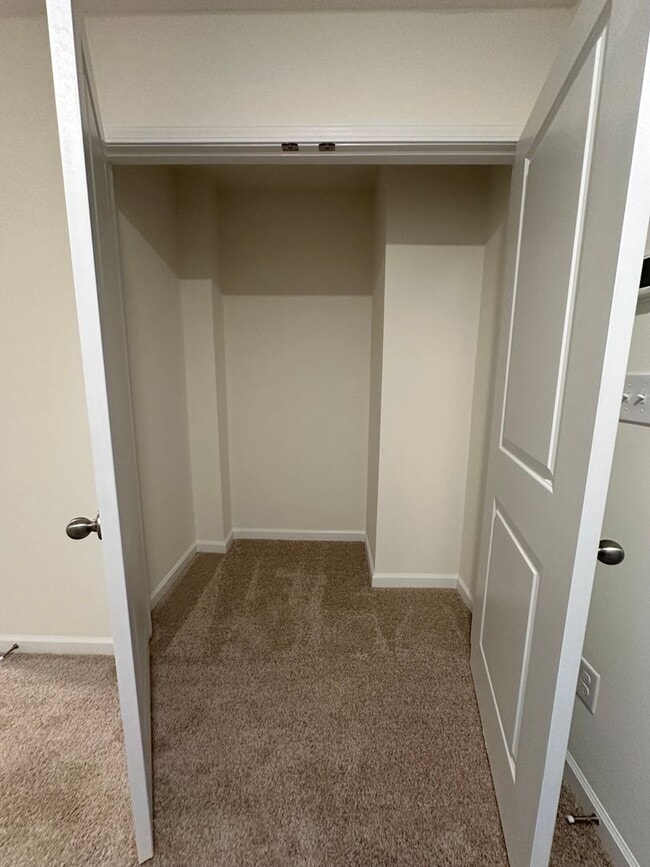 Building Photo - 3 Bedroom / 2.5 Bath Townhome Kingsport, TN