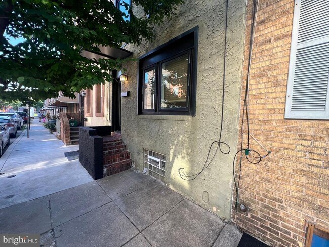 Building Photo - 729 S Hutchinson St