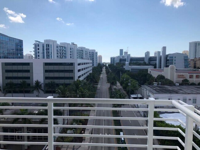 Building Photo - 18800 NE 29th Ave