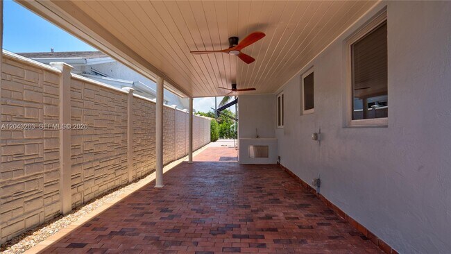 Building Photo - 500 SW 51st Ct