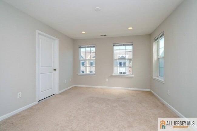 Building Photo - 1601 Hights Farm Rd S