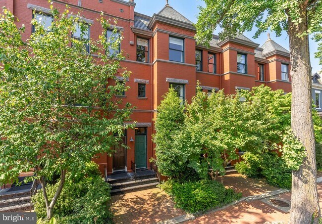 Building Photo - 3022 R St NW