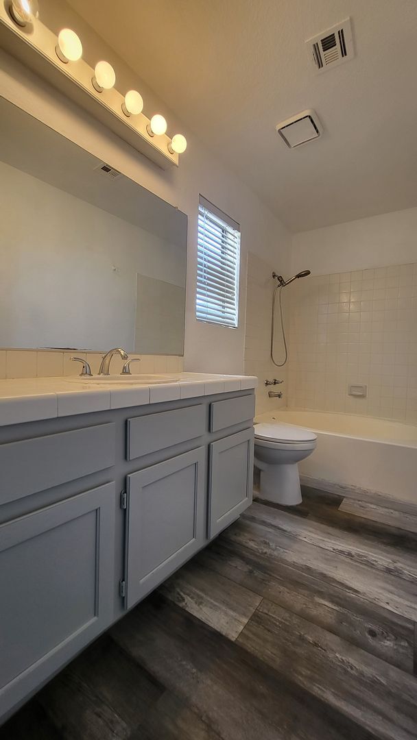 Building Photo - Henderson Home