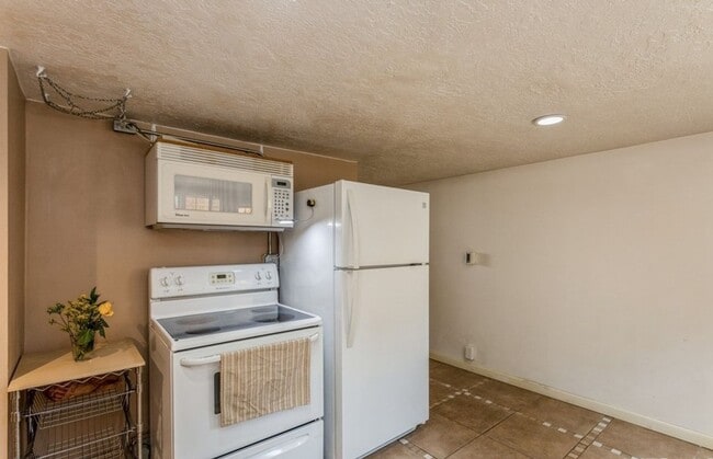 Building Photo - 388 N 300 E