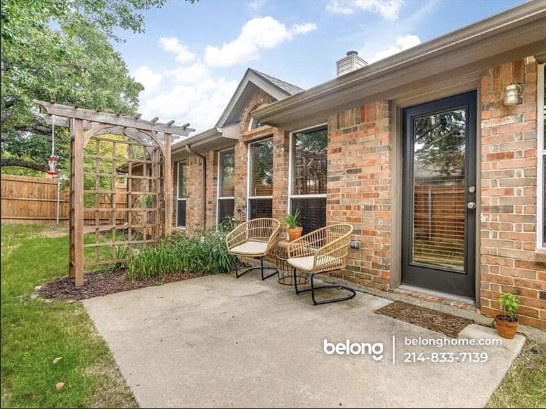 Building Photo - 2817 Hollow Ridge Dr