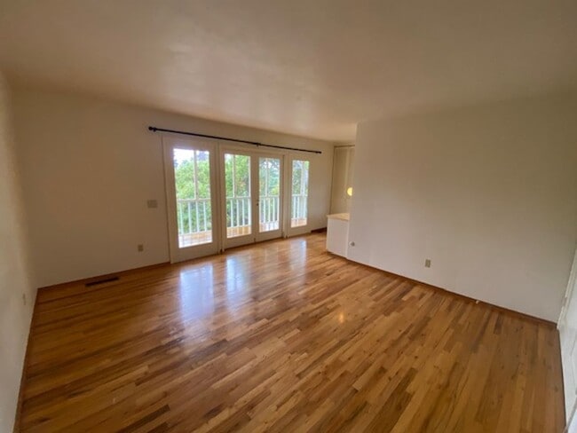 Building Photo - 3093 Hermitage Rd