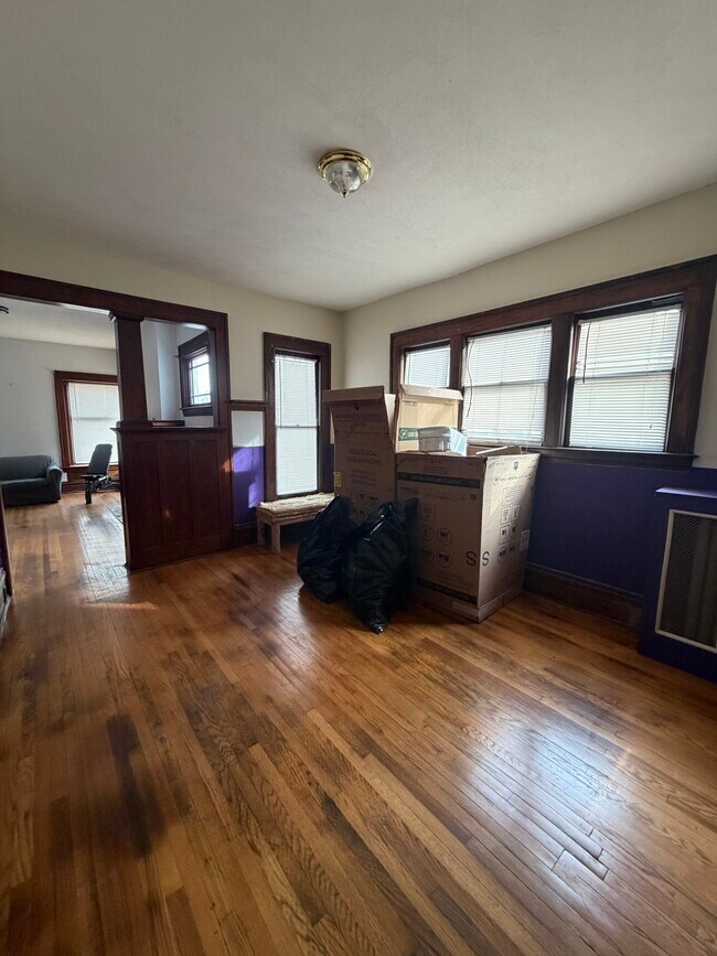 Building Photo - 612 Cherry St