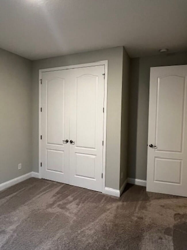 Building Photo - FOUR BEDROOMS and THREE BATHS For Rent