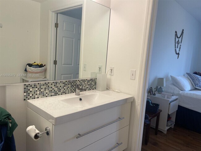 Building Photo - 3500 Coral Wy