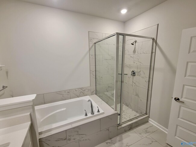 Building Photo - 207 Stockyard Cir