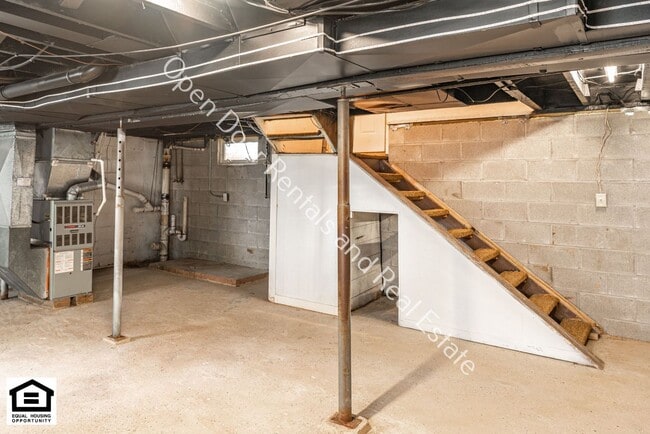 Building Photo - 1609 Tecumseh St