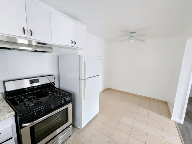 Building Photo - 2608 Vanderbilt Ln