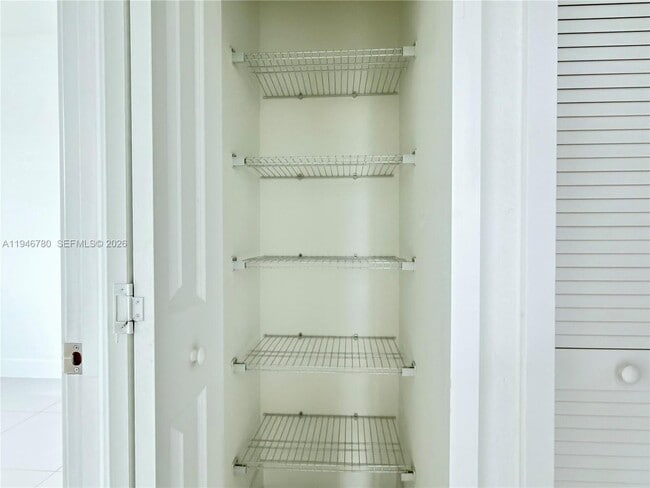 Building Photo - 404 SW 91st Ct