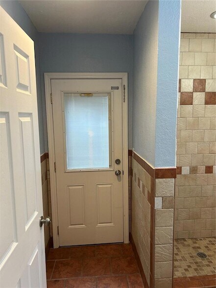 Building Photo - 10842 61st Ave