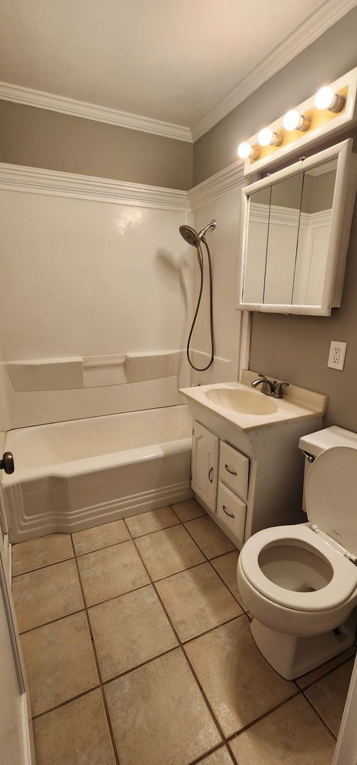 Building Photo - Charming 2-bedroom, 1-bathroom home located in the heart of Kansas City, MO