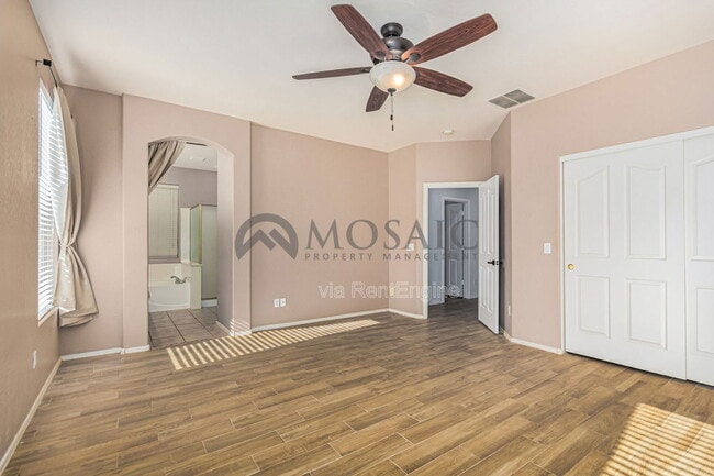 Building Photo - 105 E Piccolo Ct