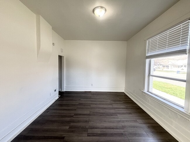 Building Photo - 379 E 800 S