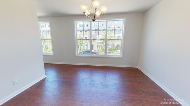 Building Photo - 2704 S Spurway Dr
