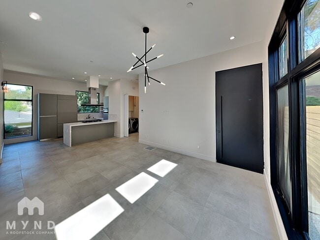 Building Photo - 336 Marshall Dr