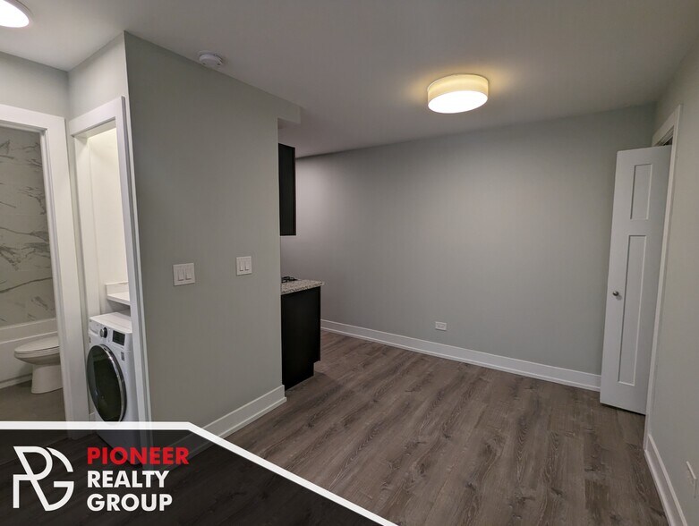 Building Photo - 503 W Barry Ave