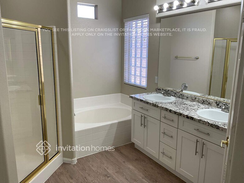Building Photo - 985 Trinity Pond Cir