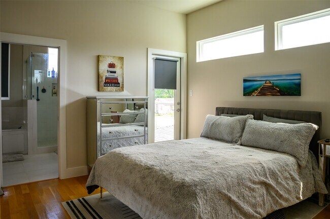 Building Photo - 4618 Nichols St